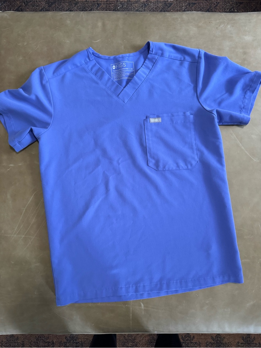 Figs blueberry chisec Scrub Top (sz small women XS men)
